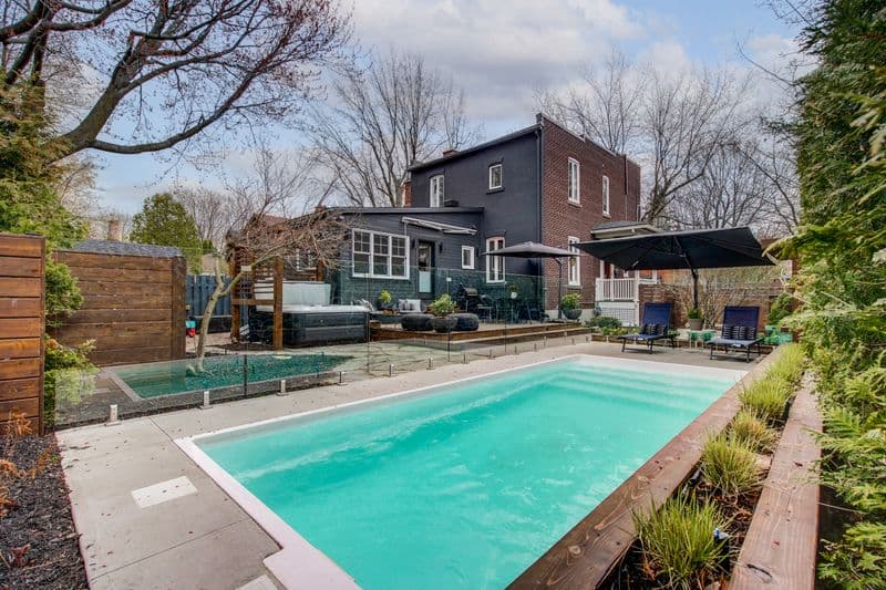 Heure bleue virtuelle before transformation - Real estate virtual staging example by Hausvalet