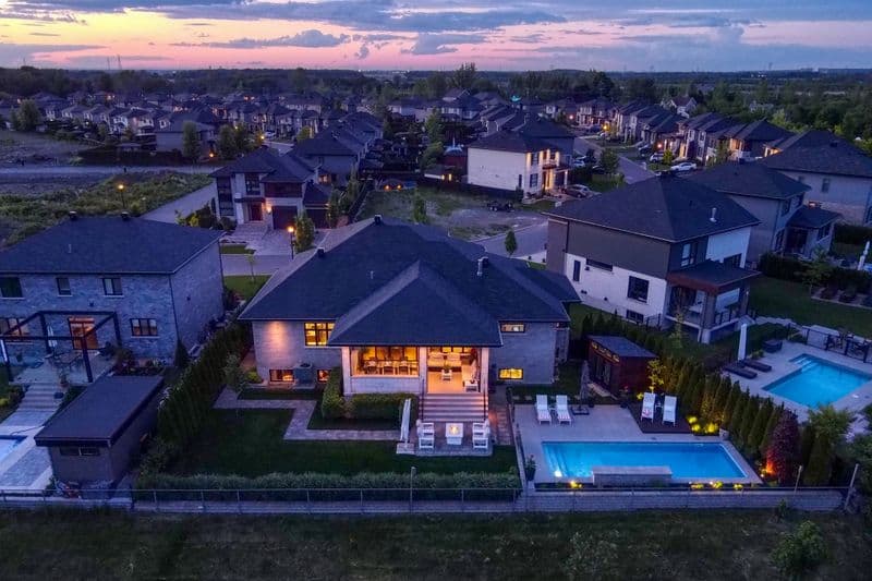 Heure bleue portfolio example 3 - Professional real estate photography by Hausvalet