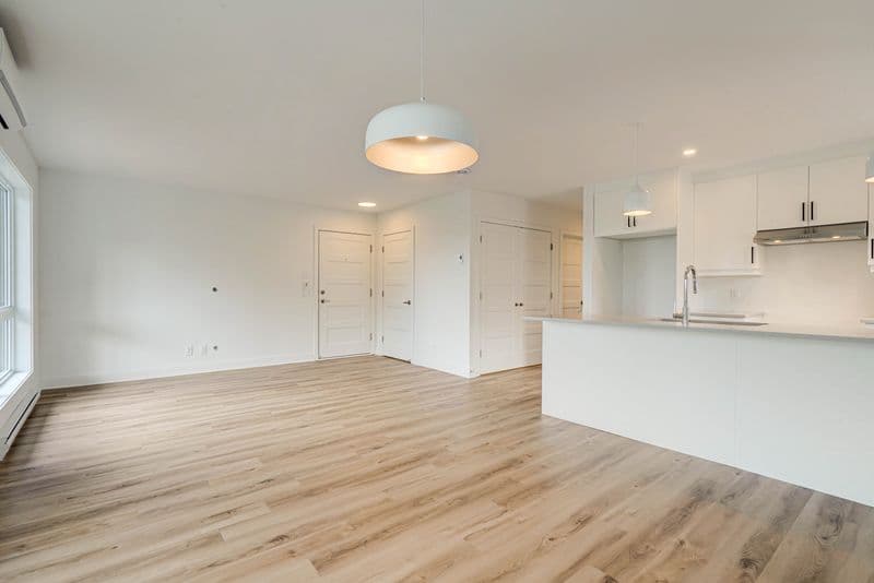 Mise en scène virtuelle before transformation - Real estate virtual staging example by Hausvalet